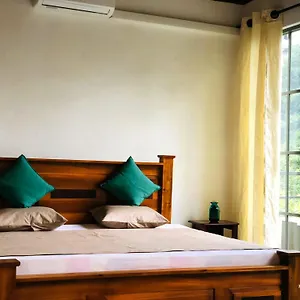 Barefoot Hostal